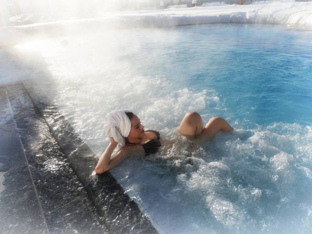 Frau im Dollenberg Pool